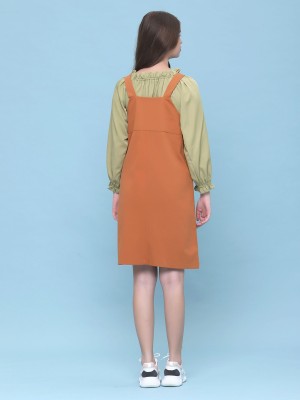 button pinafore