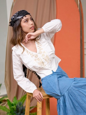 EID4 Aima V-neck Flower Embroidery Top