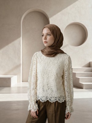 EID ELITE Daisy Embroidery Top