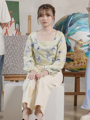 ER Bird Print Square Nect Top