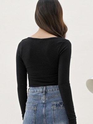 Wide neck-line long sleeves top