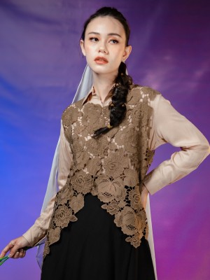 WW ELITE Rose Embroidery Asymmetris Top