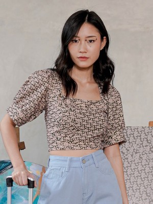 ER Square Neck Flower Print Semi Crop Top