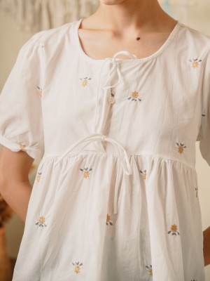 TW Flower Embroidery Puff Sleeves Top