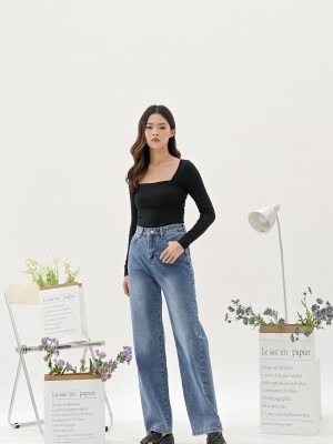 Wide neck-line long sleeves top