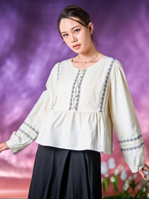 WW Laila Embroidery Accent Top