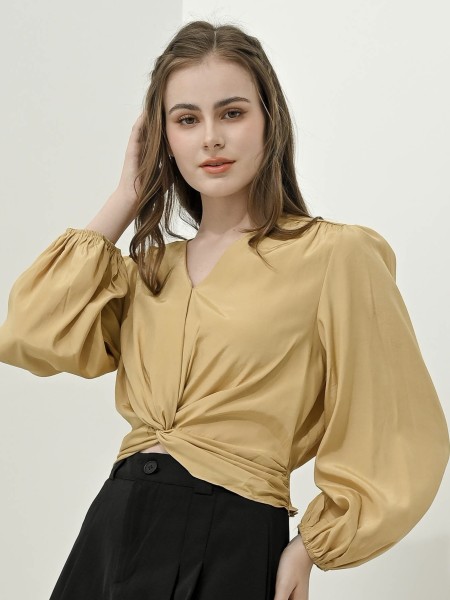 SS23 Riya Front Twisted Top