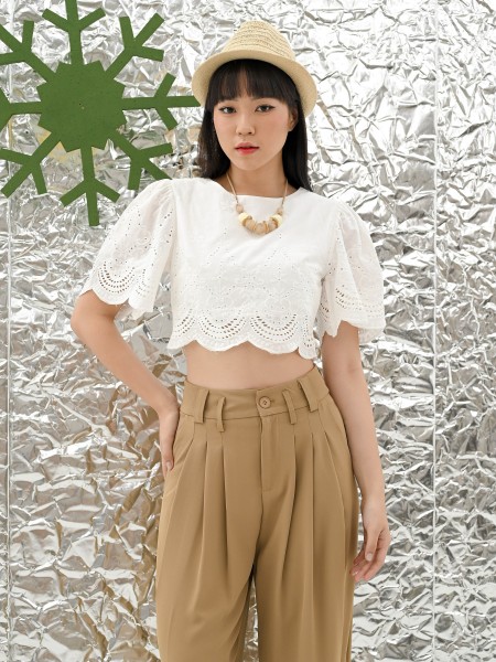 FELIZ23 White Crop Embroidery Top