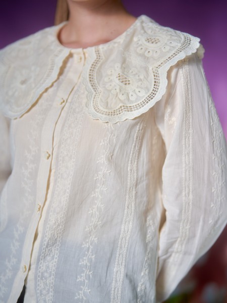 WW Embroidery Wide Collar Shirt