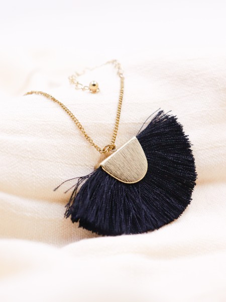 Half-Rounded Fringe Long Necklace