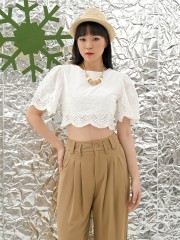 FELIZ23 White Crop Embroidery Top