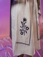 WW Vneck Embroidery Dress
