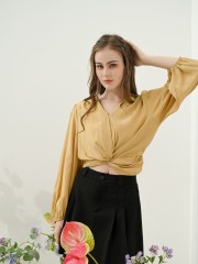 SS23 Riya Front Twisted Top